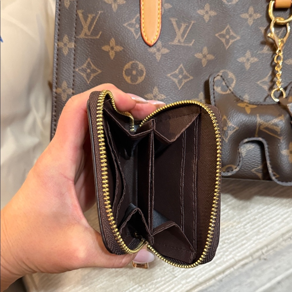 LV Designers Guild Dark Brown Monogram Tote - Picture 14 of 16